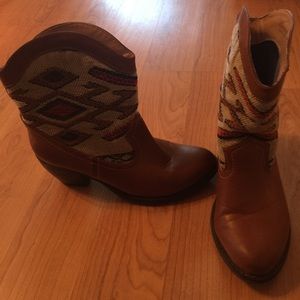 Buckle "wanted" booties