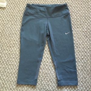 Nike dri-fit crop leggings