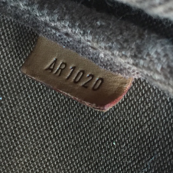 Beautiful Louis Vuitton Pochette - Picture 3 of 4