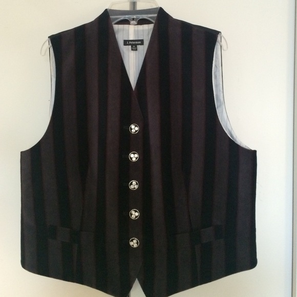 Classy and jazzy velvet vest