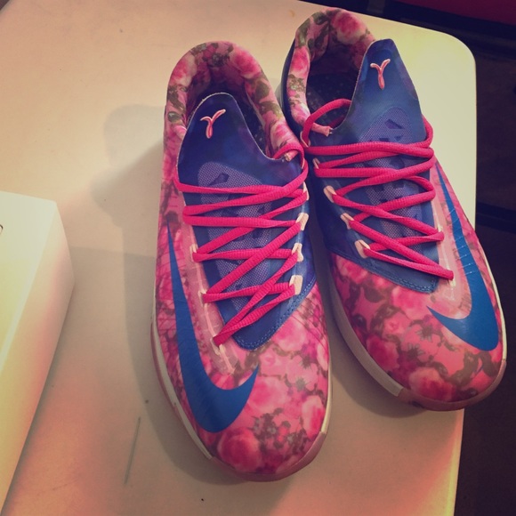 Kevin Durrant(KD) Cherry blossoms - Picture 1 of 3