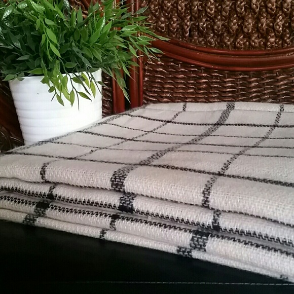 NWOT Tartan Blanket Scarf - Picture 2 of 2