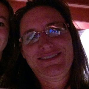 Meet your Posher, Lois