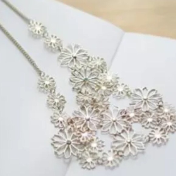 🎄🎄🎄🎄Fashion Necklace 🎄🎄🎄 - Picture 3 of 4