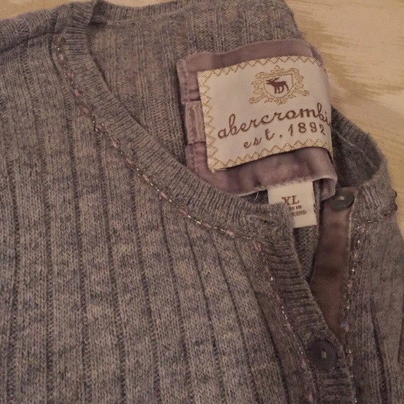Grey Abercrombie knit sweater - Picture 3 of 3