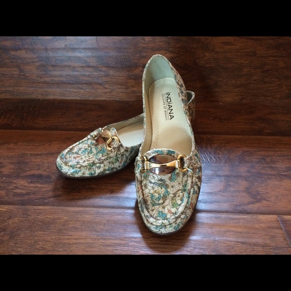 Shoes - Picture 3 of 4