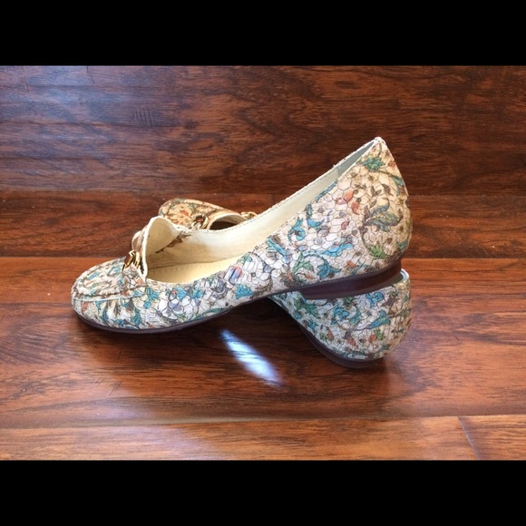 Shoes - Picture 4 of 4