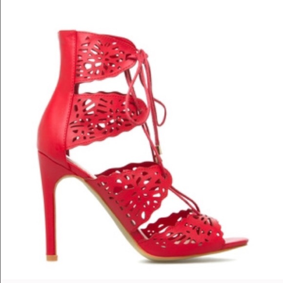 BUNDLE SET & red heels. Comfy & run a Lil big