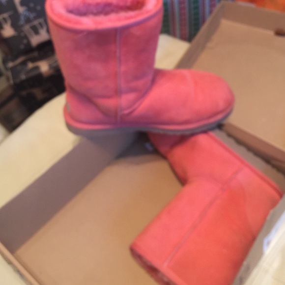 Coral uggs!!