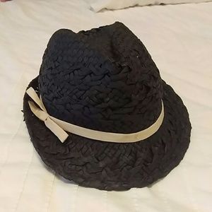 Black straw fedora