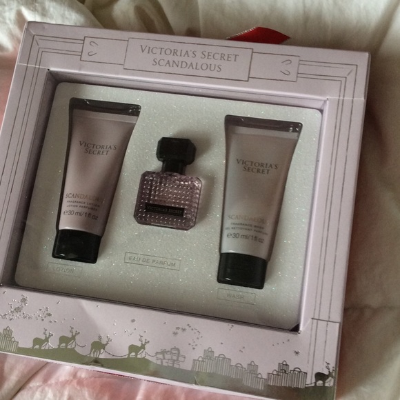 ✨NEW LISTING - Victoria's Secret Scandalous Gift✨