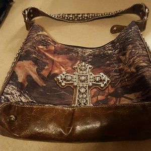 Country Roads camouflage purse, in great condition