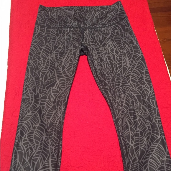 Lululemon Pretty Palm Capris