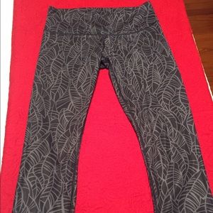 Lululemon Pretty Palm Capris