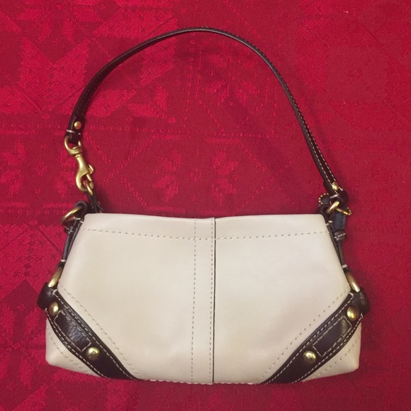 Coach wristlet - Picture 1 of 3