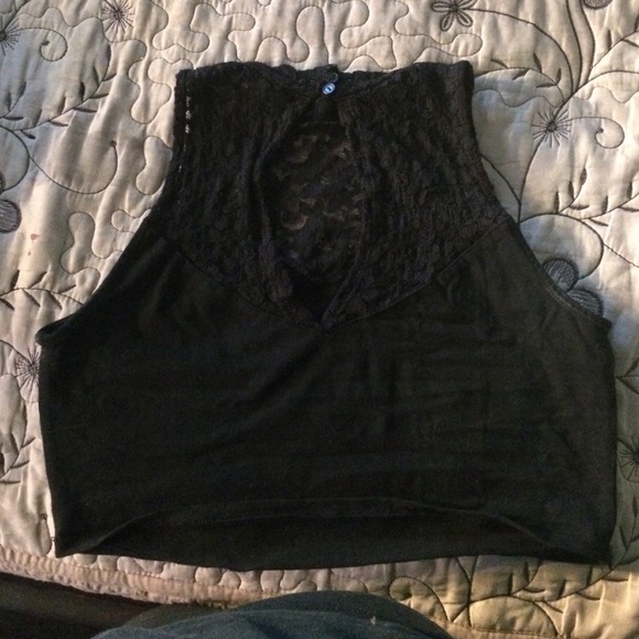 Lace crop top. - Picture 2 of 2