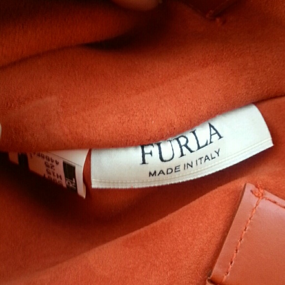 *** SOLD *** NWOT Furla Leather Cross Body - Picture 4 of 4