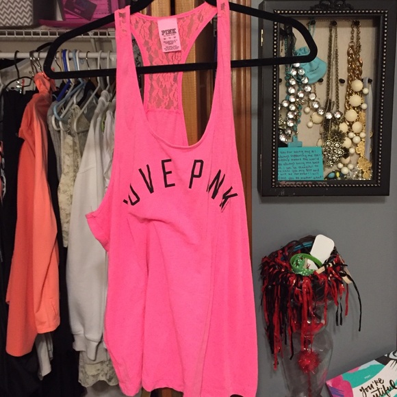 Hot PINK top!