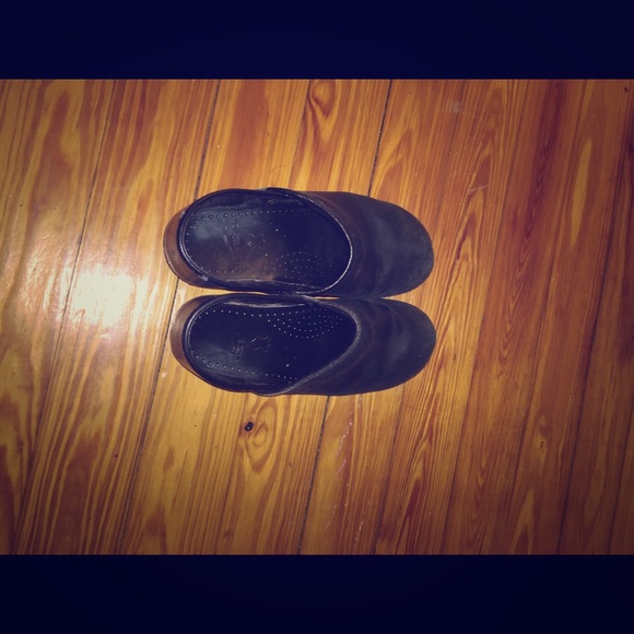 Black dansko shoes.