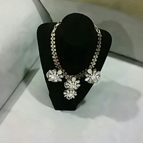 Gold tone flowered bling necklace