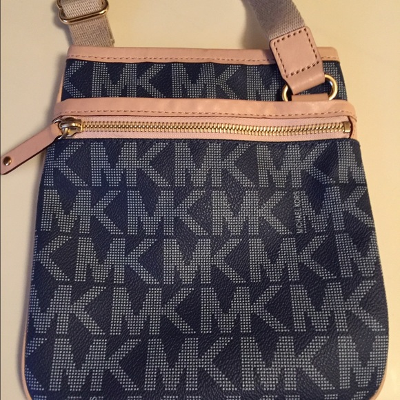 Michael Kors cross body purse