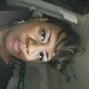 Meet your Posher, Monique