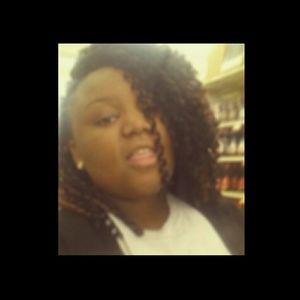 Meet your Posher, Larissa