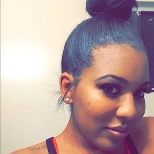 Meet your Posher, Simone