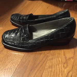 🔥MOVING FLASH SALE NWOT Aerosoles Faux Snakeskin