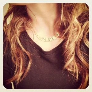 STELLA&DOT AVALON CRESCENT NECKLACE