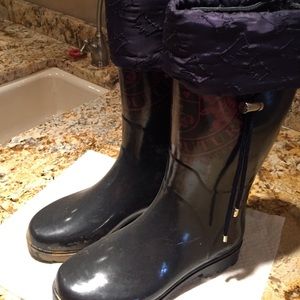 Juicy rain boots