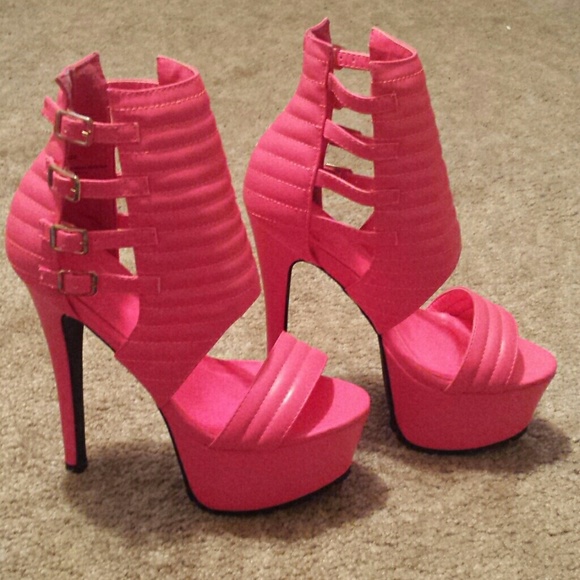Pink high heels - Picture 2 of 4
