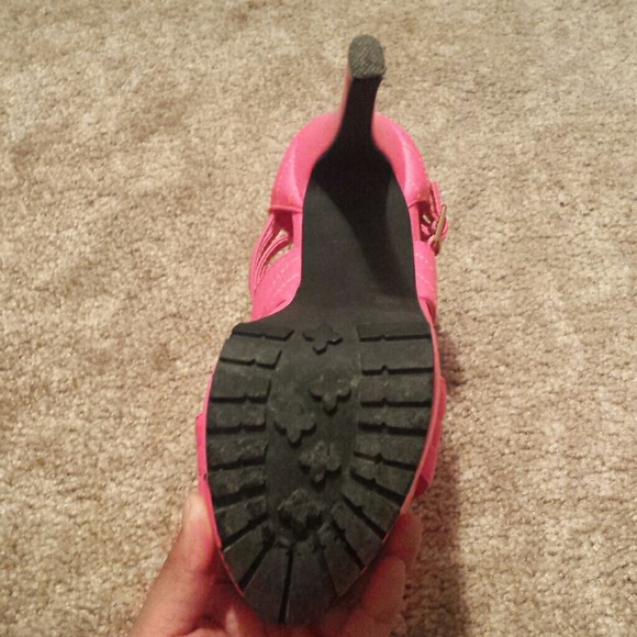 Pink high heels - Picture 4 of 4