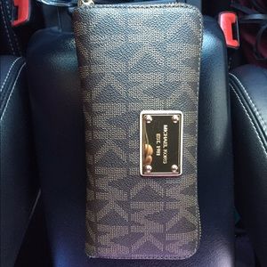 Michael kors wallet