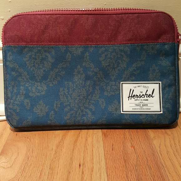 Herschel laptop case