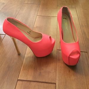 HIGH HEEL WITH GOLD STILETTO