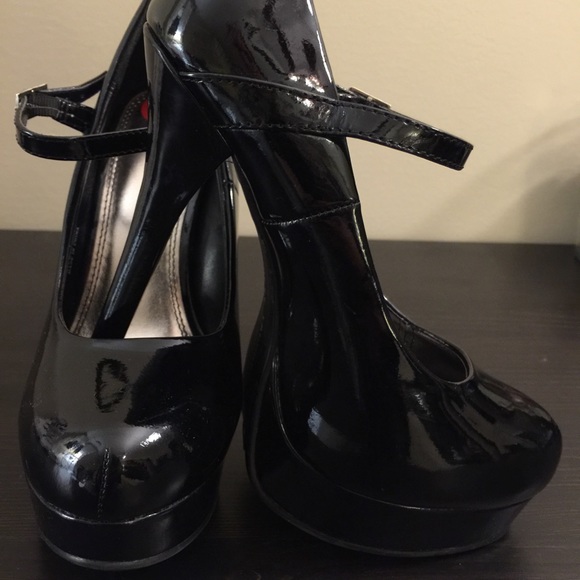 🎉 Chinese Laundry Black Heels