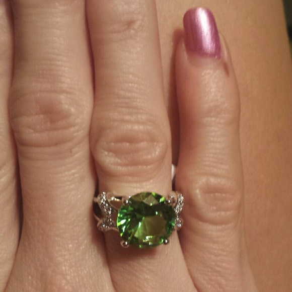NWT Beautiful size 6 ring