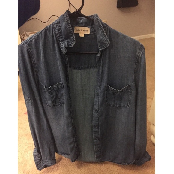 Button down chambray top! Great condition