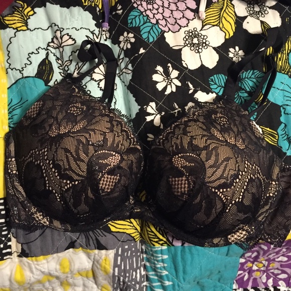 LNWOT VS Fabulous Bra in Allover black lace!