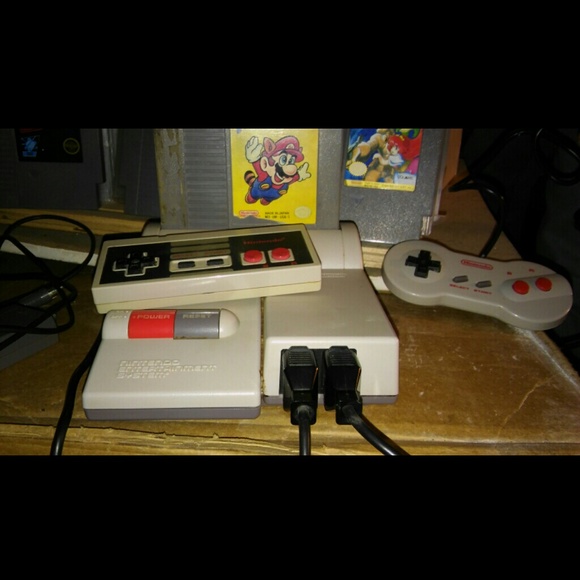 1st Nintendo with 4 games. Controllers - Picture 3 of 3