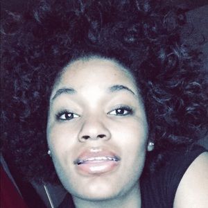 Meet your Posher, Samera