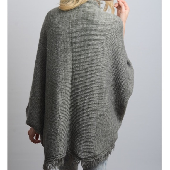 ✨SALE✨Grey fringed cardigan poncho• - Picture 2 of 2