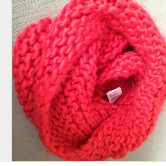 🚫sold🚫knit scarf infinity neck warmer chunky red