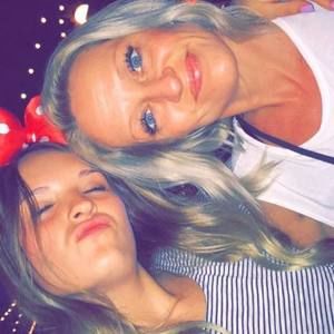 Meet your Posher, Janel