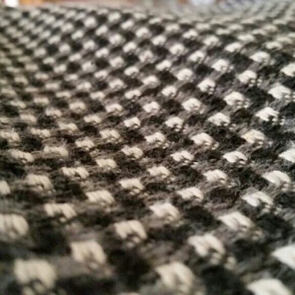 Classy and Chic Black and White Pencil Skirt - Picture 2 of 3