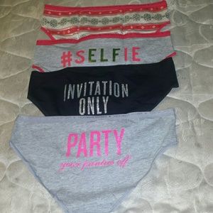NIP/NWT 4 VS hip hugger panties
