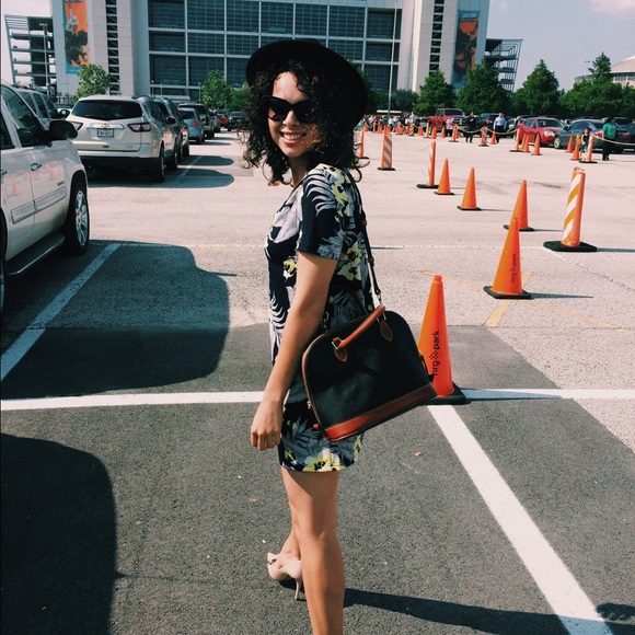 Hello lovely Poshers, - Picture 2 of 4