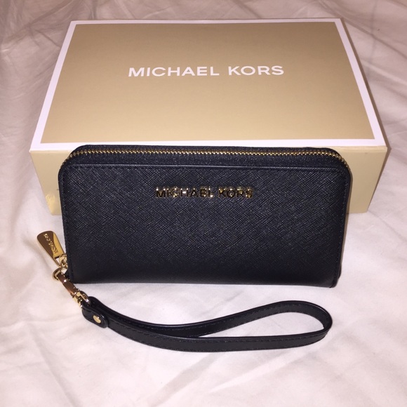 NEW IN BOX • Michael Kors Wristlet Wallet