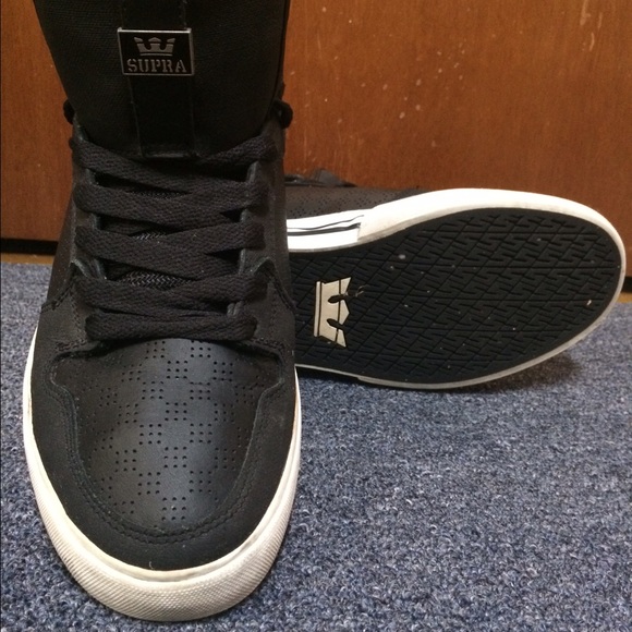 Supra Vaider Hi Top Vulcanized Black White shoe.